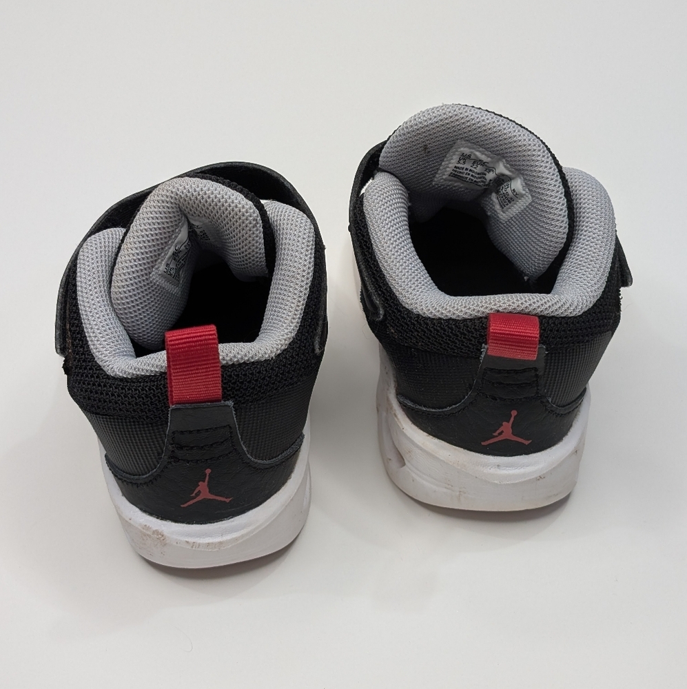 Kids Black and White Sneakers👟 Nike Air Jordan Toddler Sneakers — 6C - Picture 4 of 5